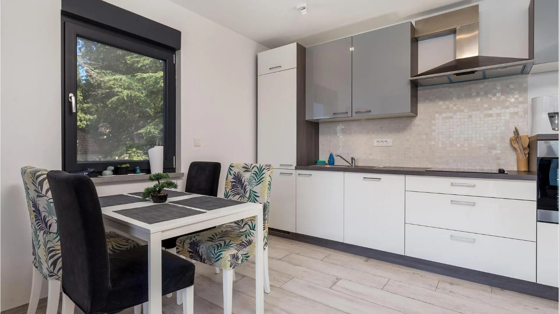 2 Bedroom Pet Friendly Apartment In Omišalj
