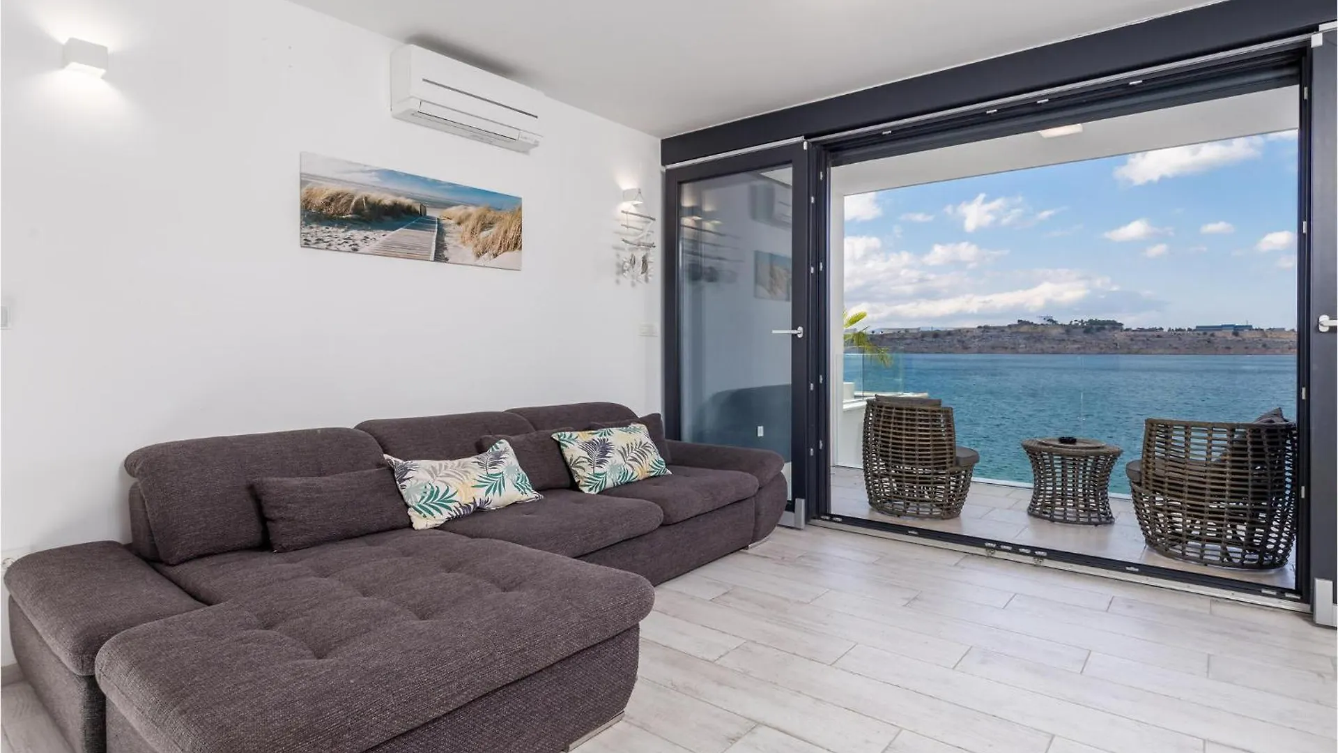 2 Bedroom Pet Friendly Apartment In Omišalj